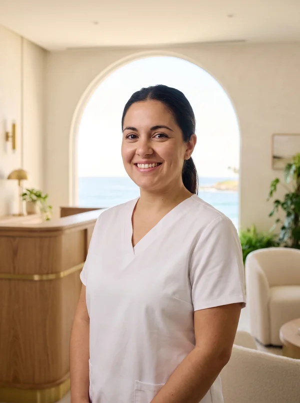 Sara Betancor, higienista dental de Clínica Dental Confital, en la recepción